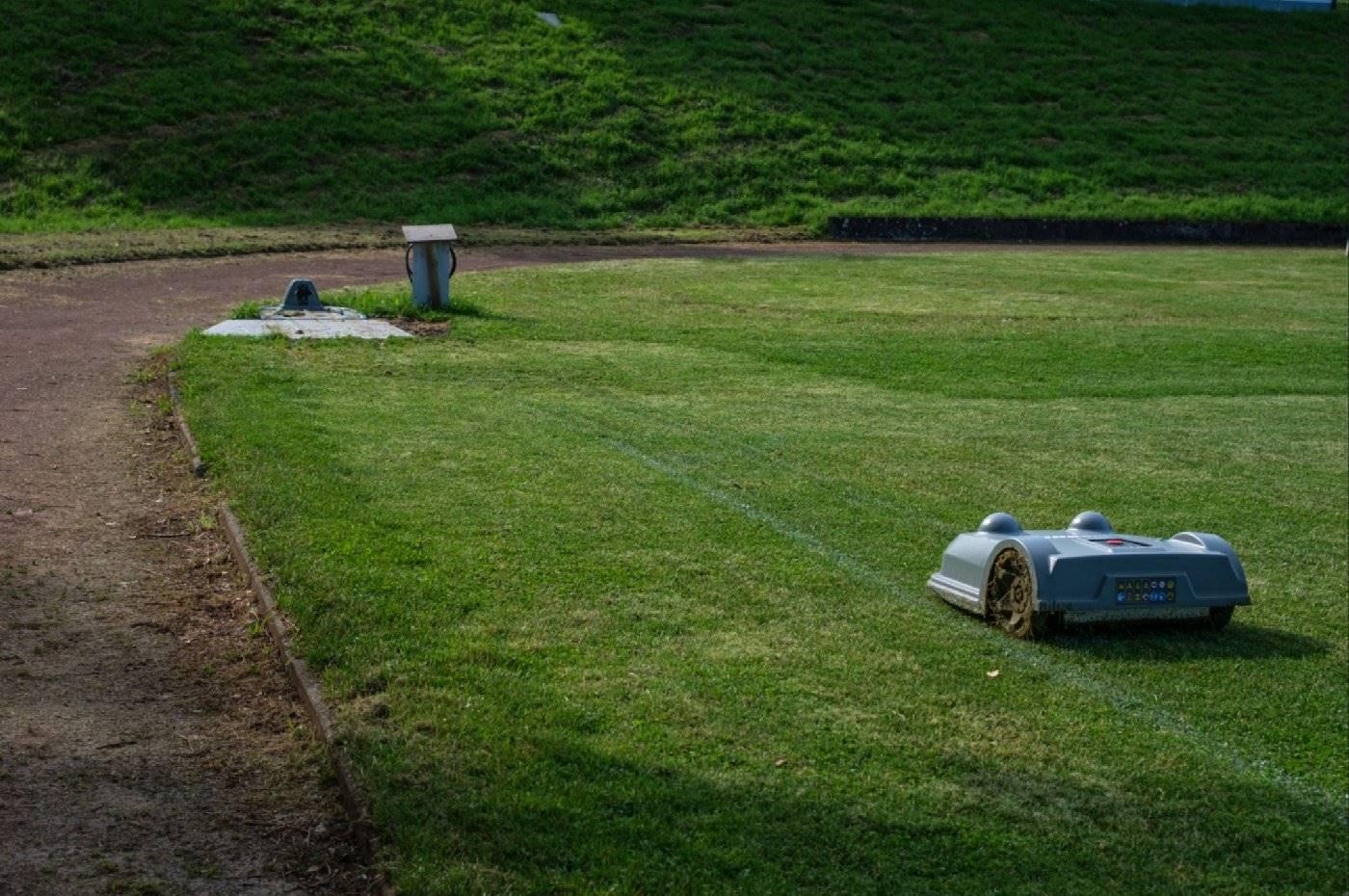 ECHO Mähroboter TM-850 - für Sportplätze und Großflächen