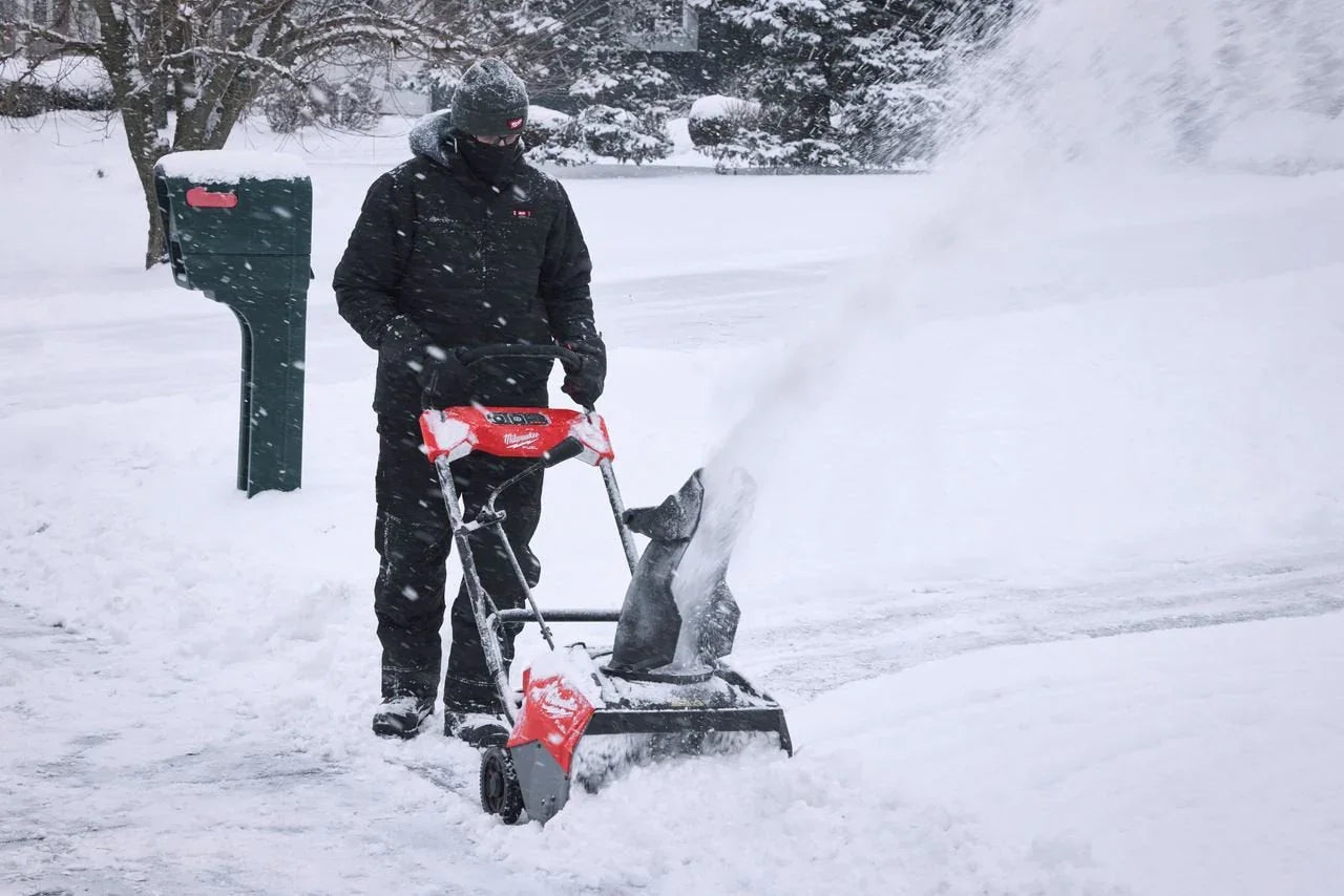 Milwaukee Akku-Schneefräse M18 F2SSBL-122 - inkl. 2x Akku und 1x Schnellladegerät