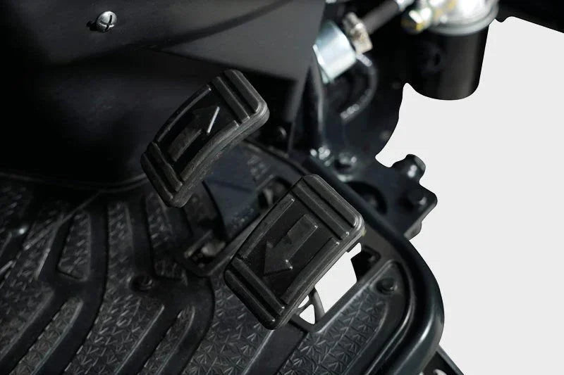 Solis Kompakttraktor 26 HST Panther Sondermodell in Schwarz Grundmaschine ohne Bereifung