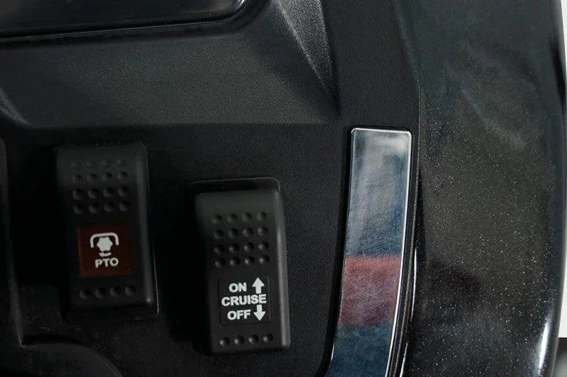 Solis Kompakttraktor 26 HST Panther Sondermodell in Schwarz Grundmaschine ohne Bereifung