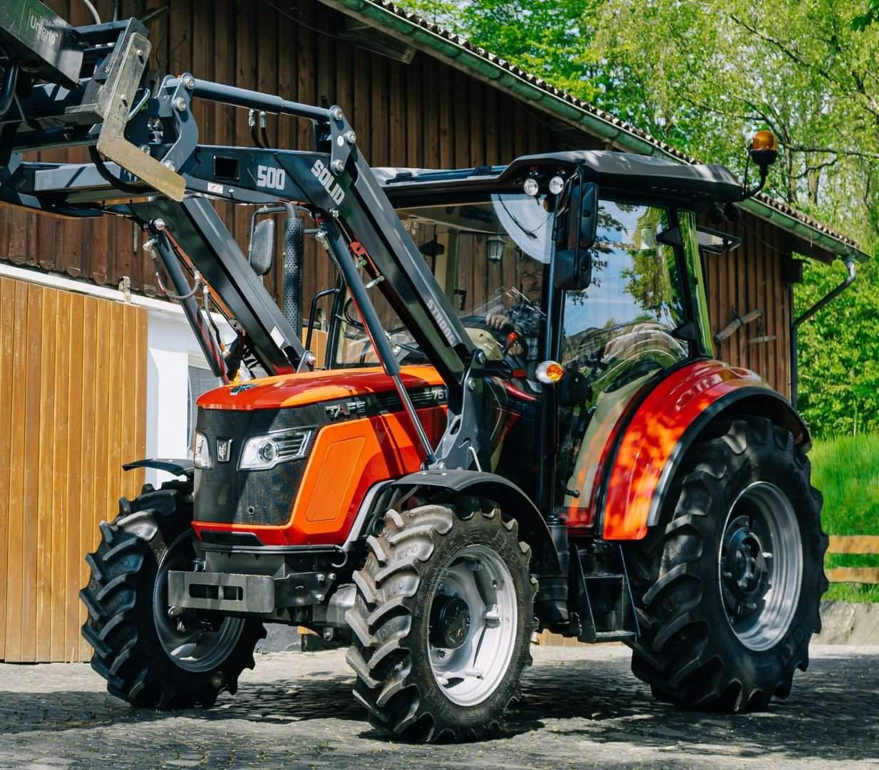 Tafe Allrad-Universalschlepper 7515C mit Kabine, Frontlader und AS-Bereifung