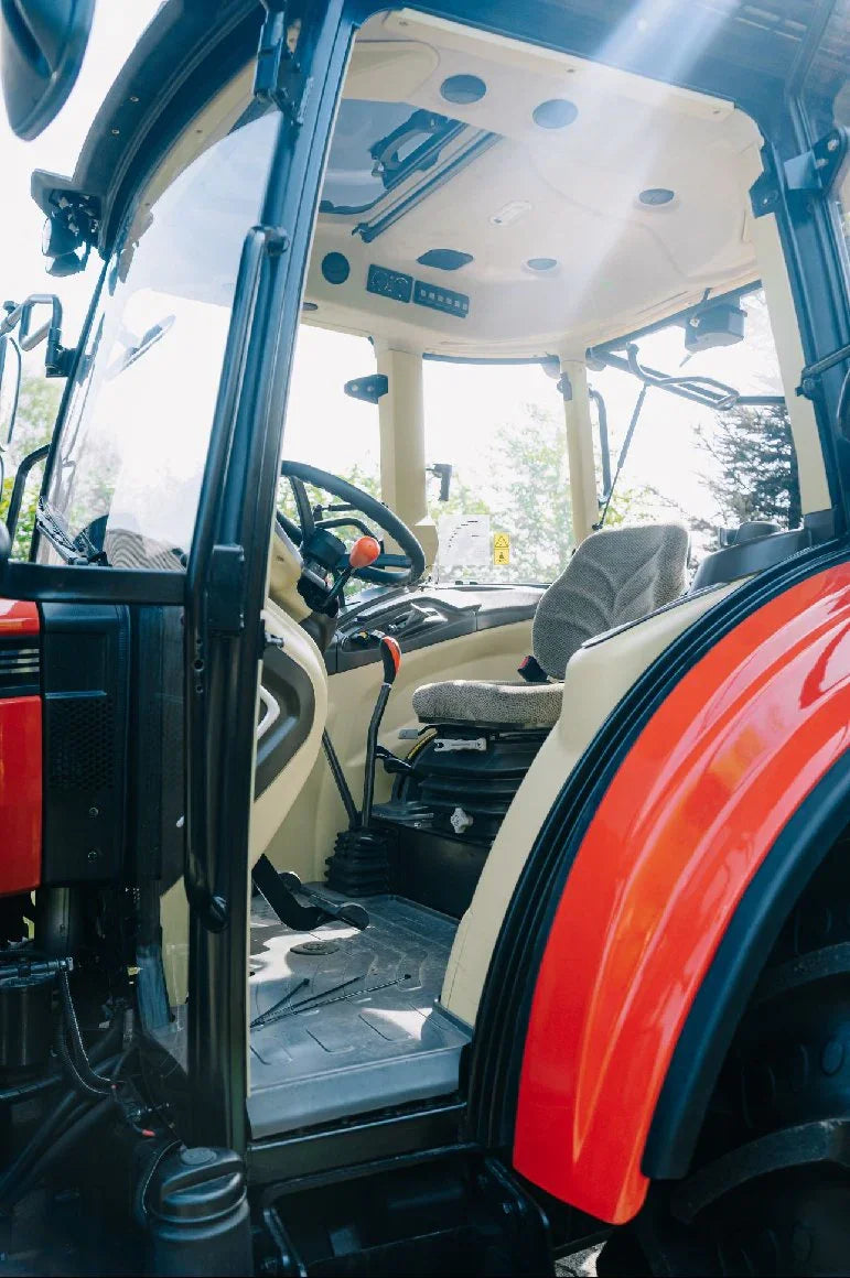 Tafe Allrad-Universalschlepper 7515C mit Kabine und AS-Bereifung