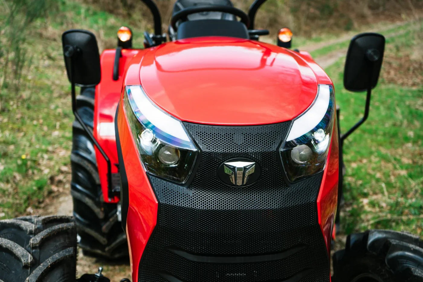 Tym Allrad-Kompakttraktor F50Hn Grundmaschine ohne Bereifung