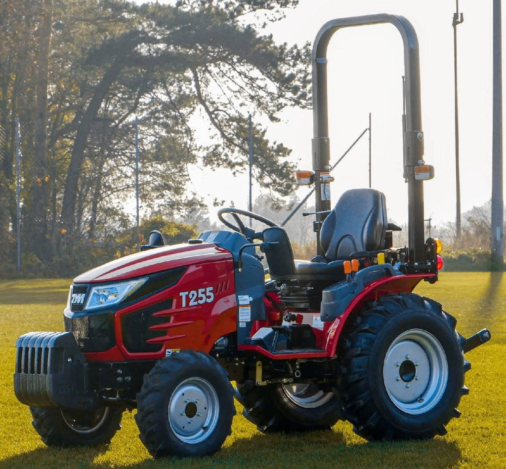 Tym Allrad-Kompakttraktor T255 mit Rasenbereifung und 153cm Zwischenachsmähwerk